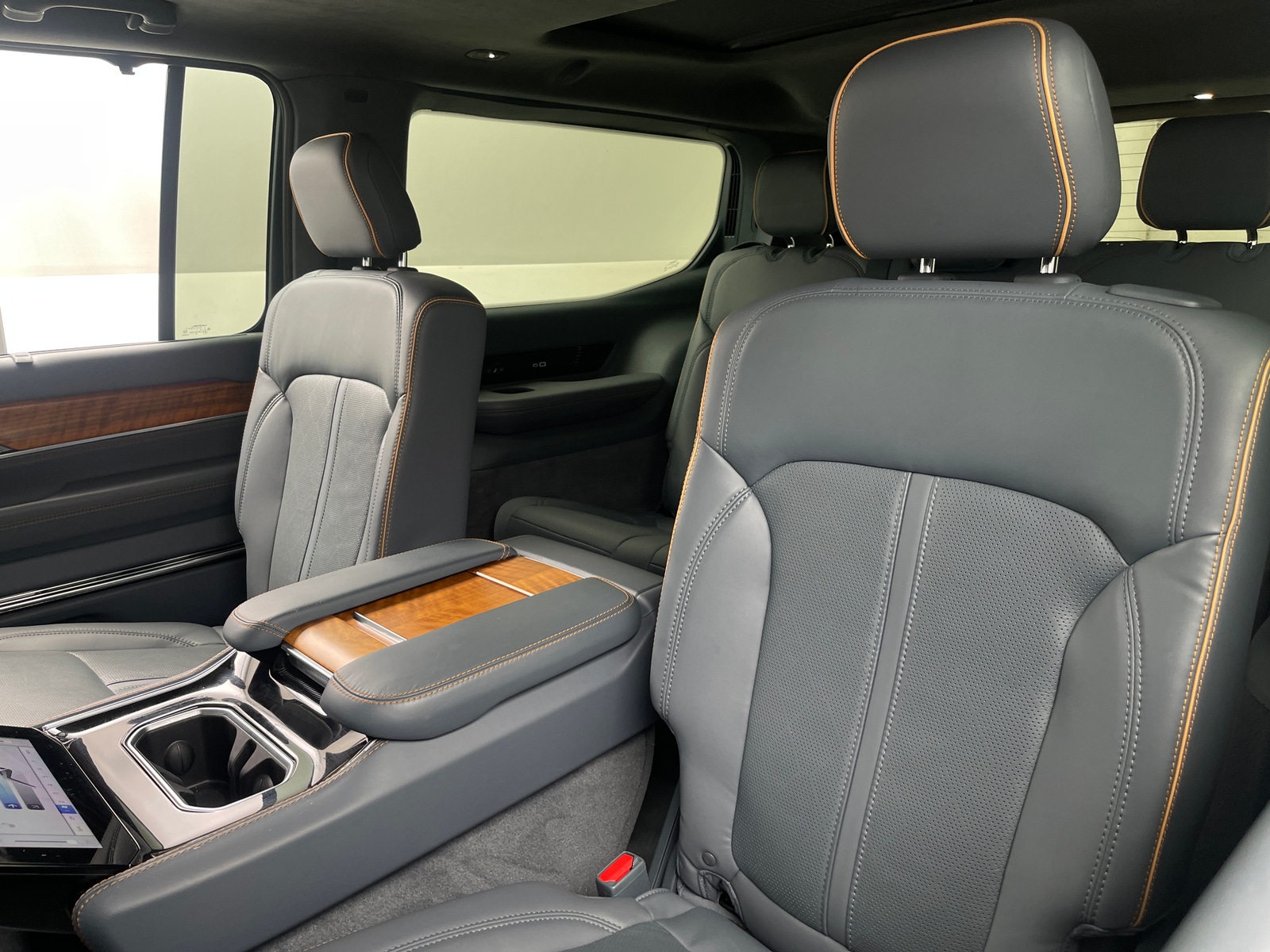 Thumbnail: 2022 Jeep Grand Wagoneer - 5