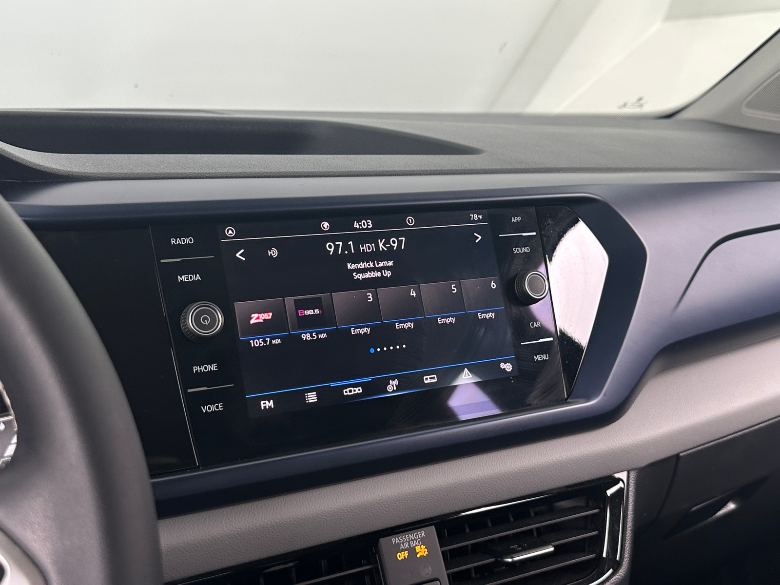 Thumbnail: 2023 Volkswagen Taos - 4