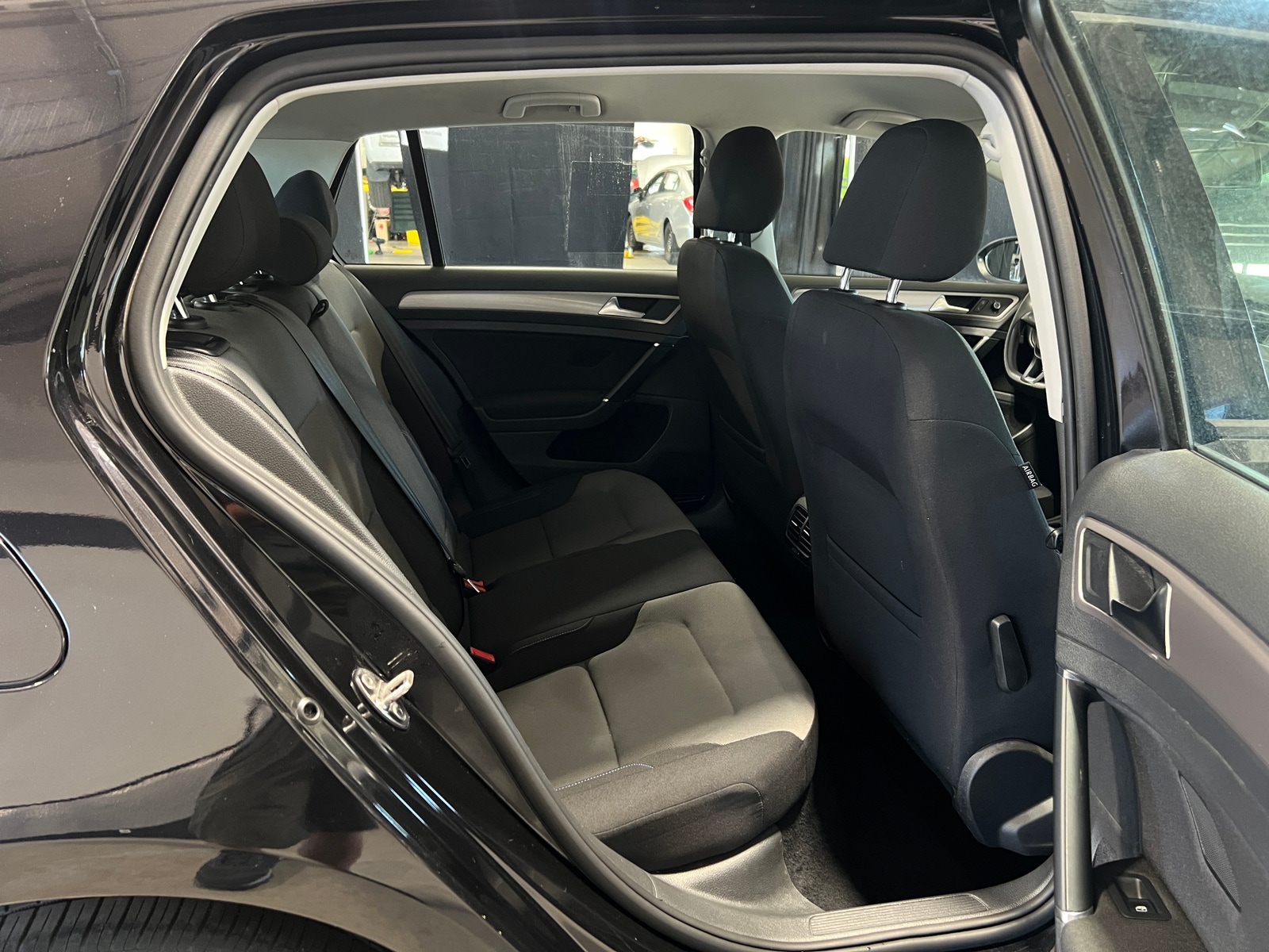 Thumbnail: 2016 Volkswagen e-Golf - 6