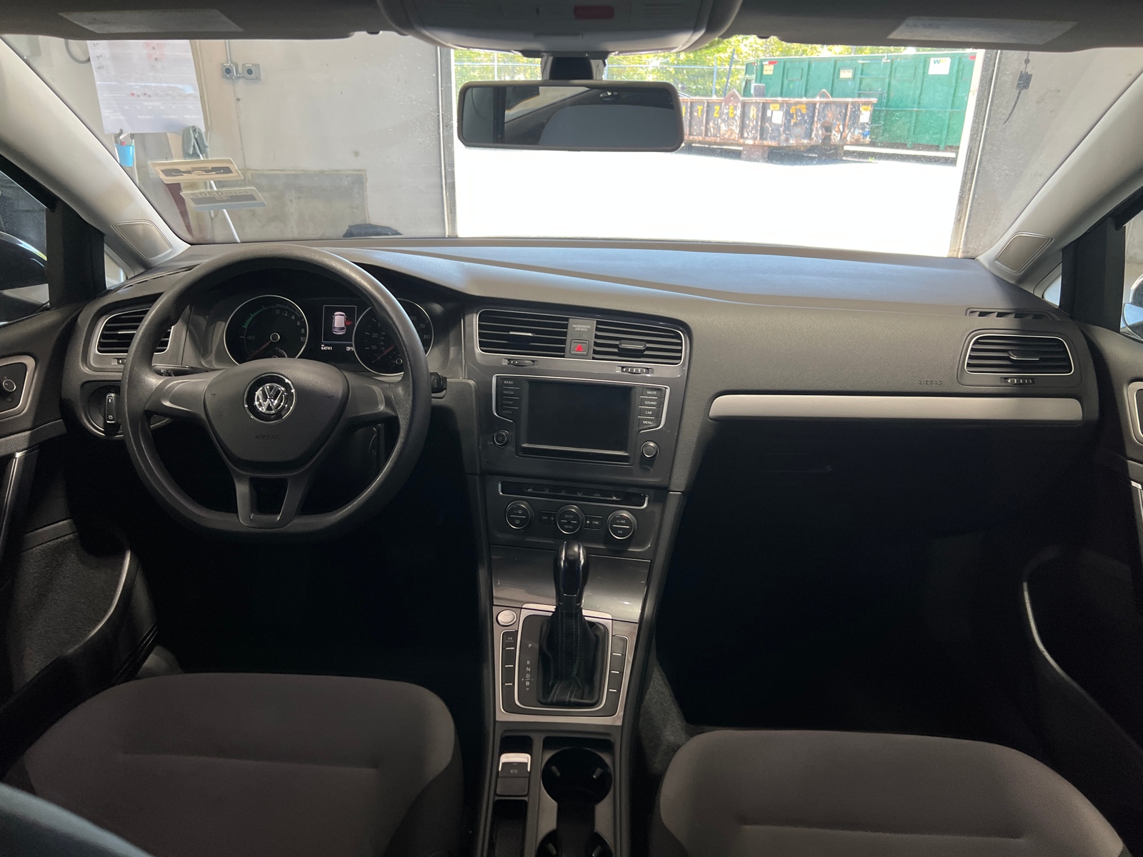 Thumbnail: 2016 Volkswagen e-Golf - 3