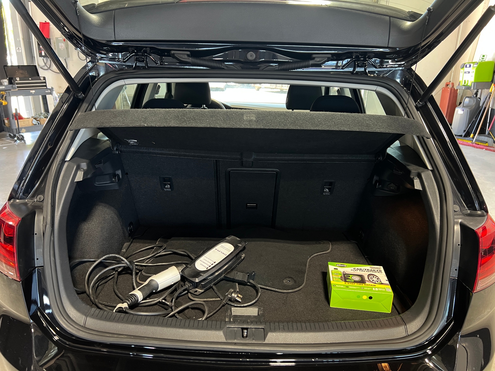 Thumbnail: 2016 Volkswagen e-Golf - 7