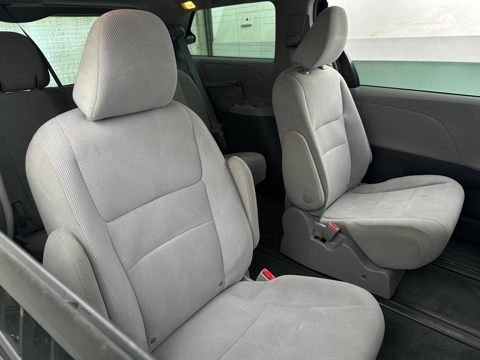 Thumbnail: 2017 Toyota Sienna - 6