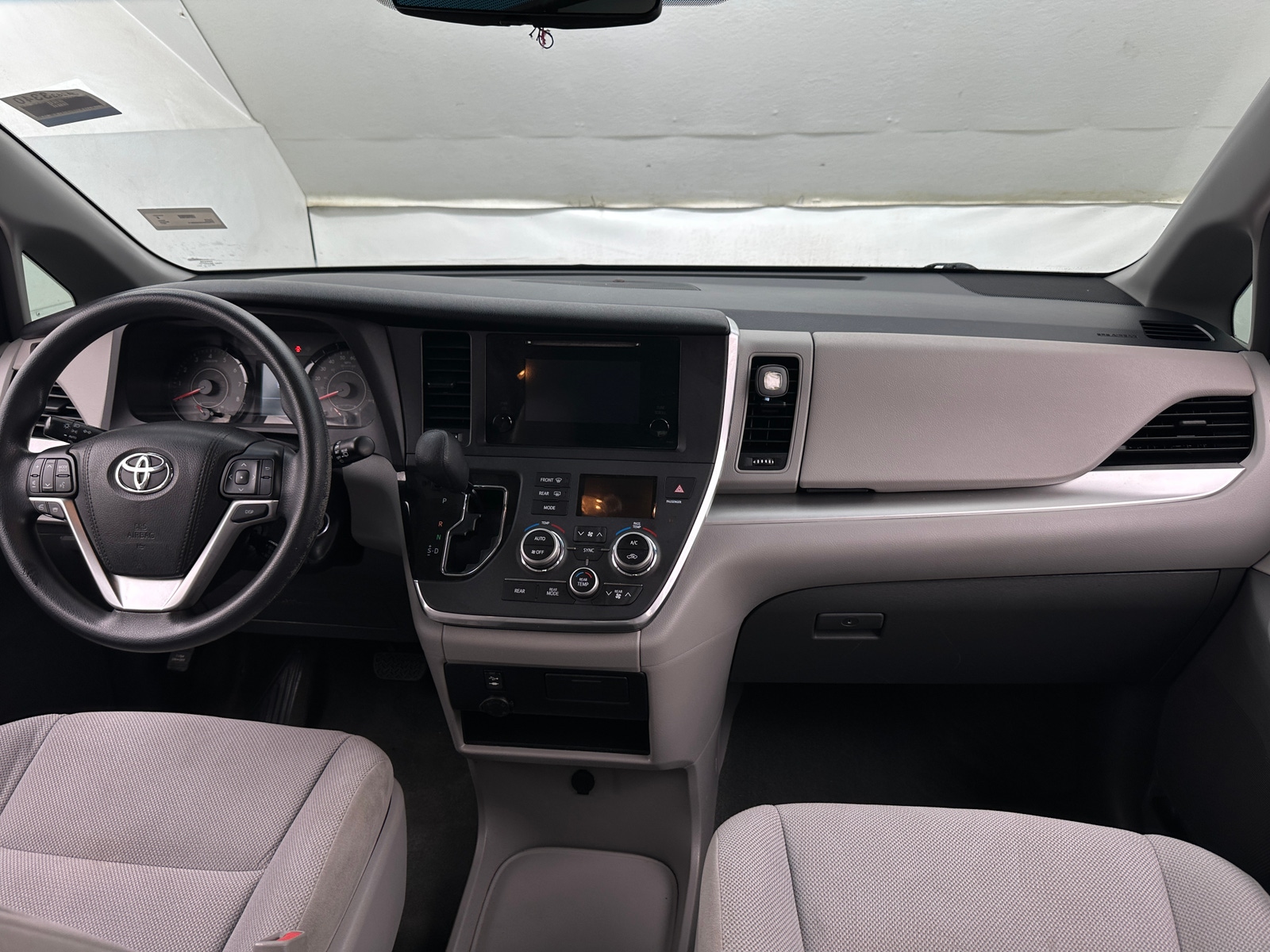 Thumbnail: 2017 Toyota Sienna - 3