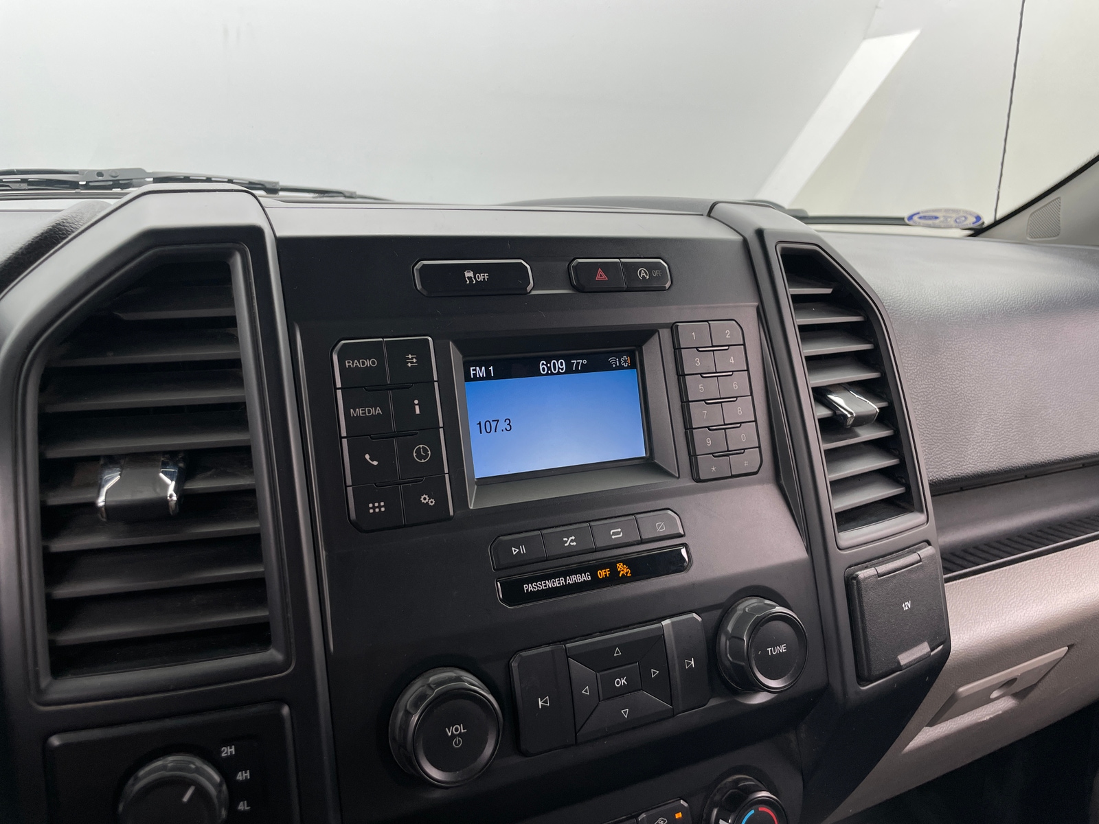 Thumbnail: 2019 Ford Econoline - 3