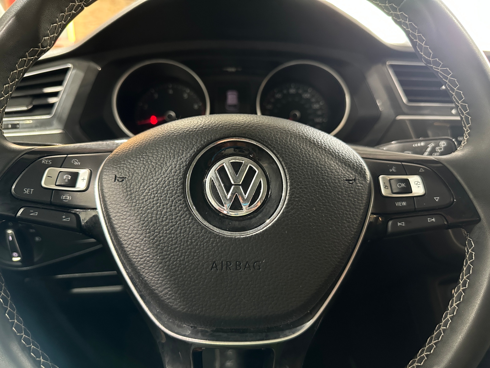 Thumbnail: 2021 Volkswagen Tiguan - 4
