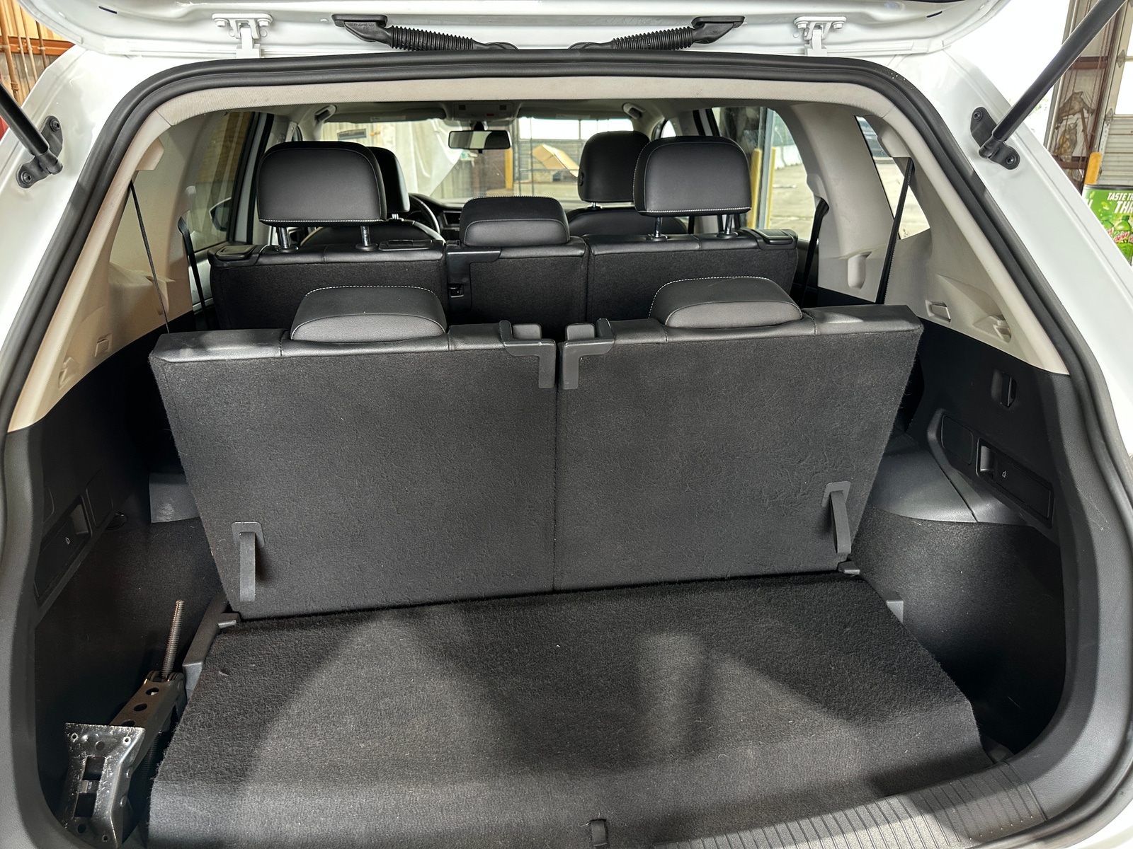 Thumbnail: 2021 Volkswagen Tiguan - 6