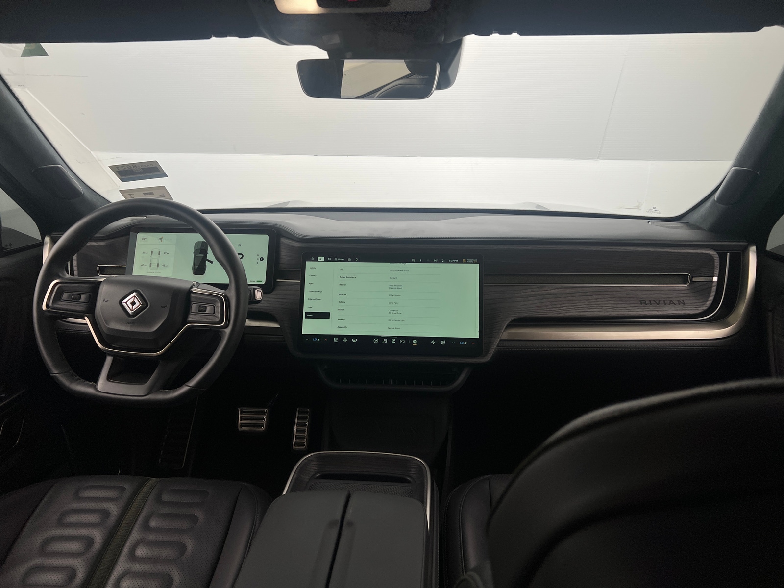 Thumbnail: 2023 Rivian R1S - 2