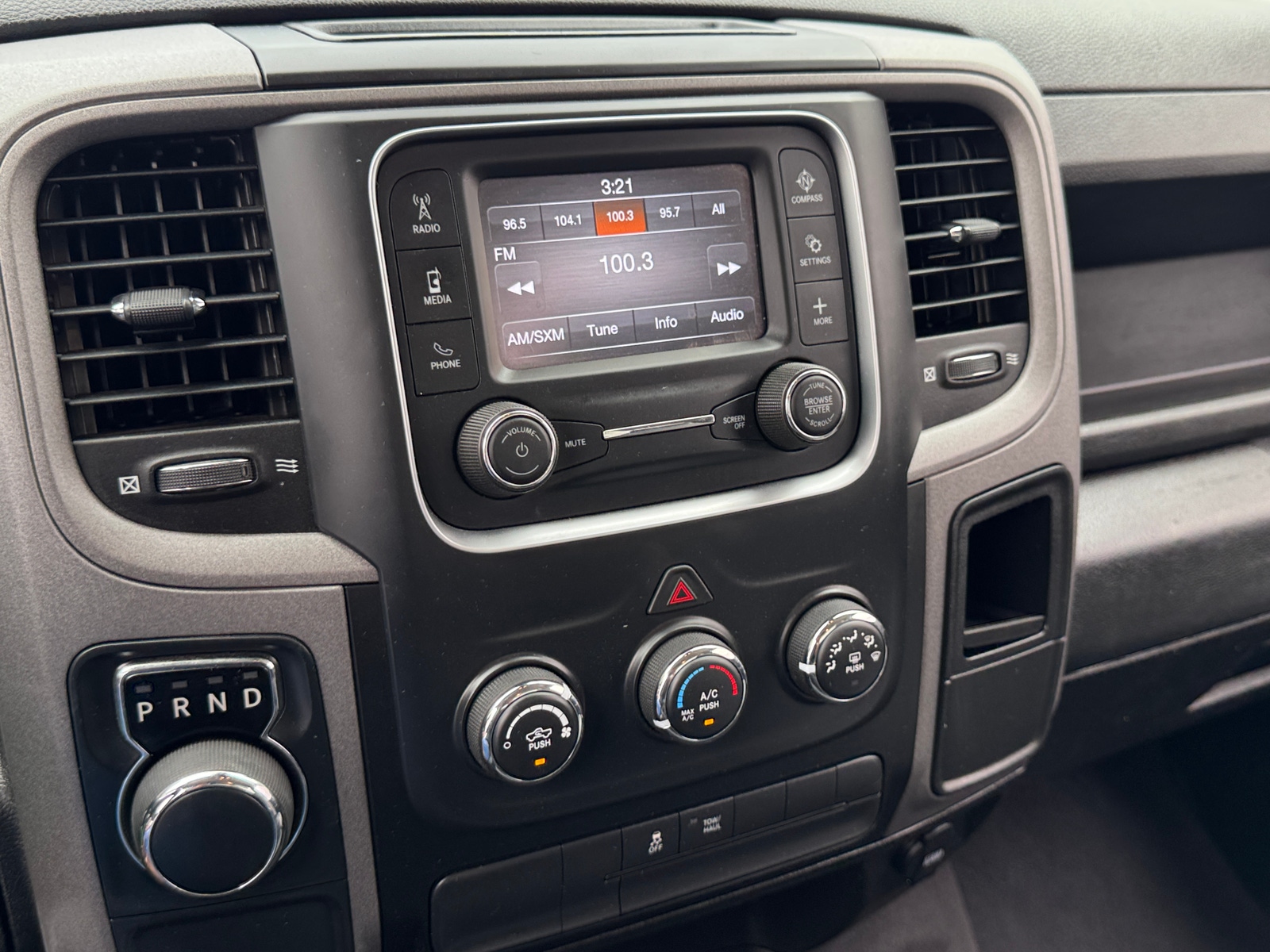 Thumbnail: 2021 RAM 1500 Classic - 3