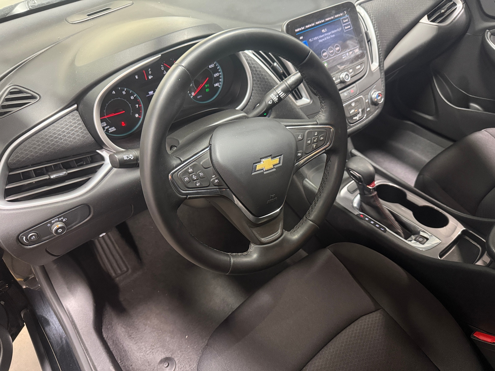 Thumbnail: 2023 Chevrolet Malibu - 3
