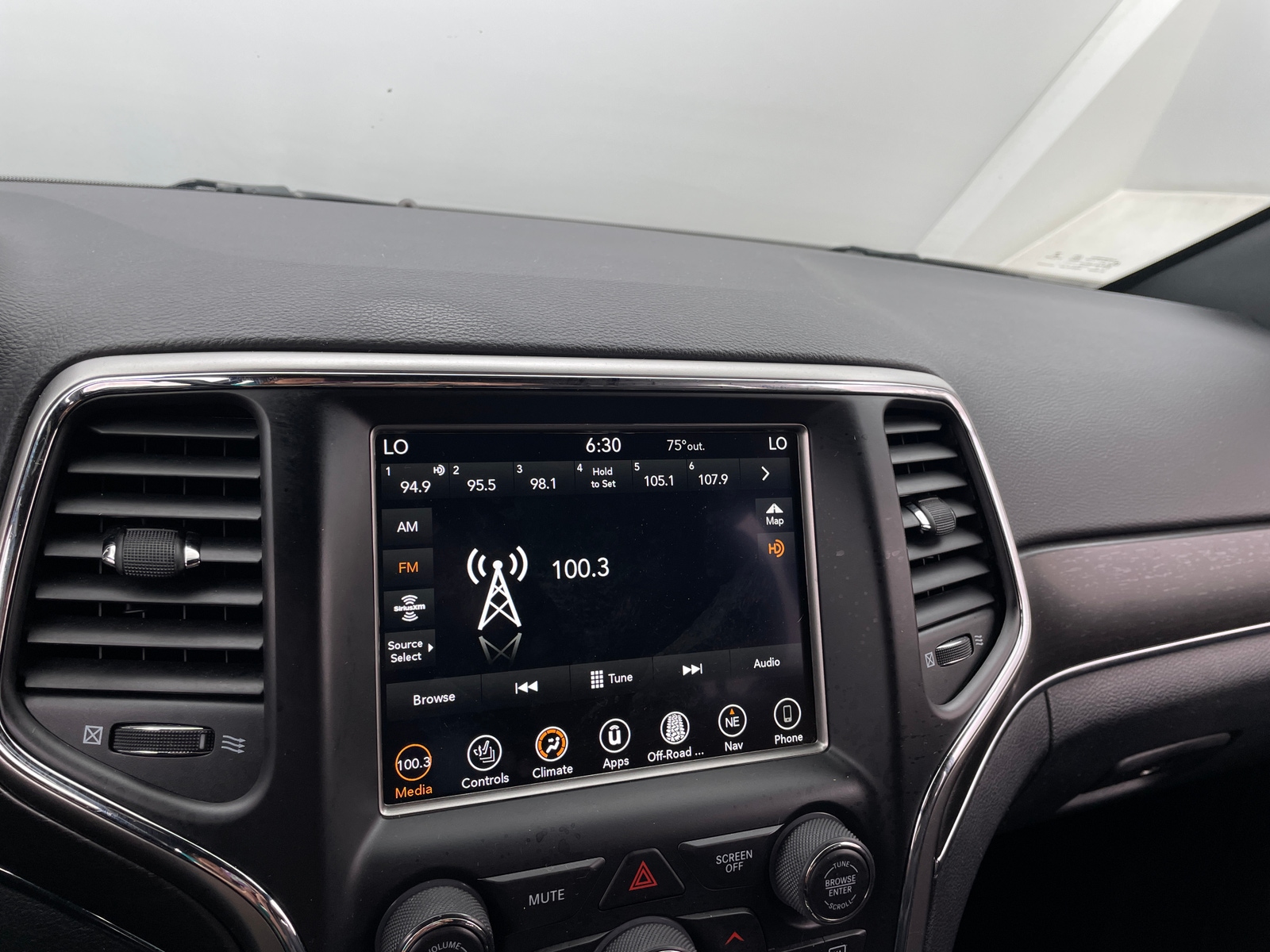 Thumbnail: 2018 Jeep Grand Cherokee - 3