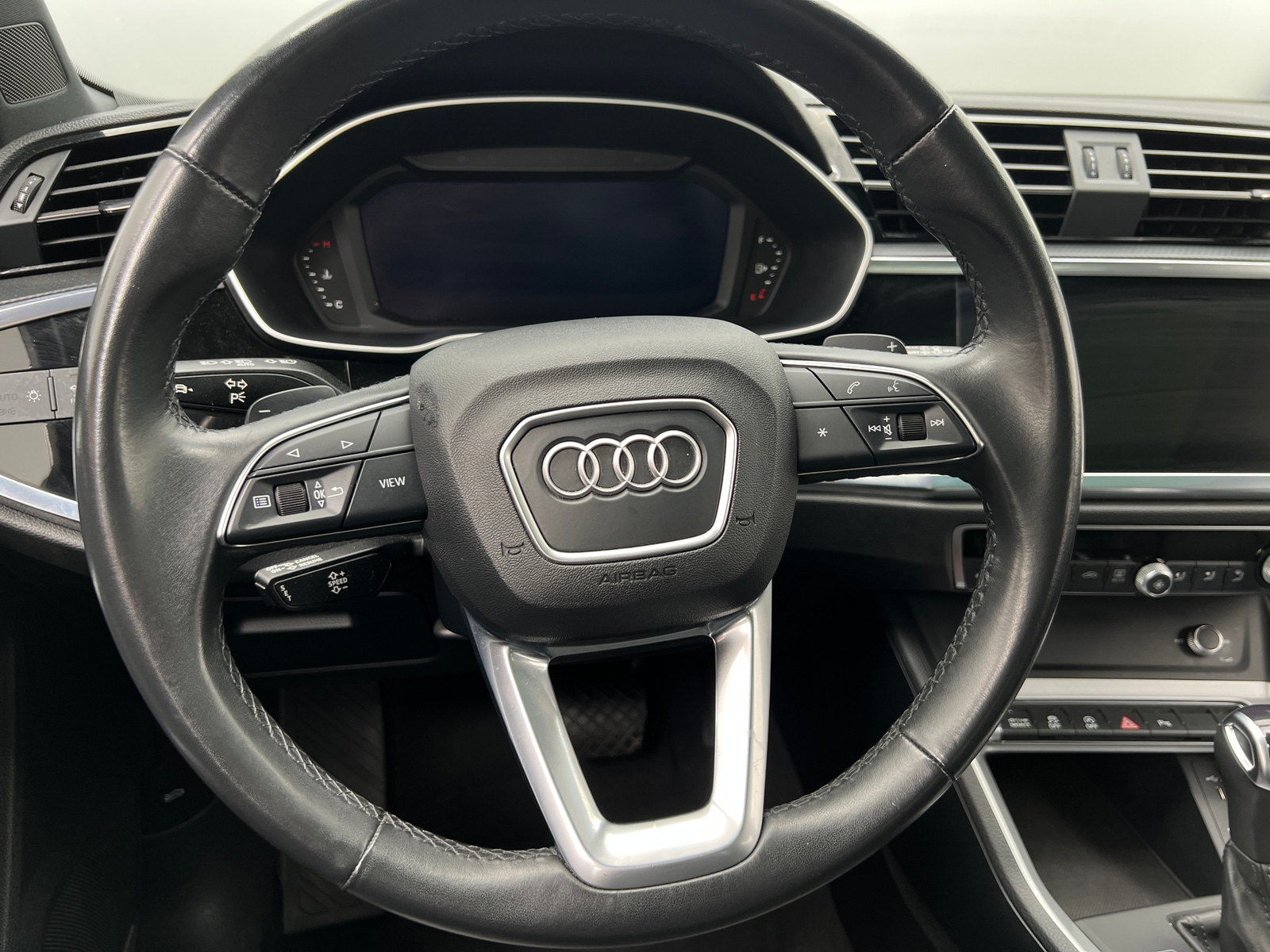 Thumbnail: 2023 Audi Q3 - 4