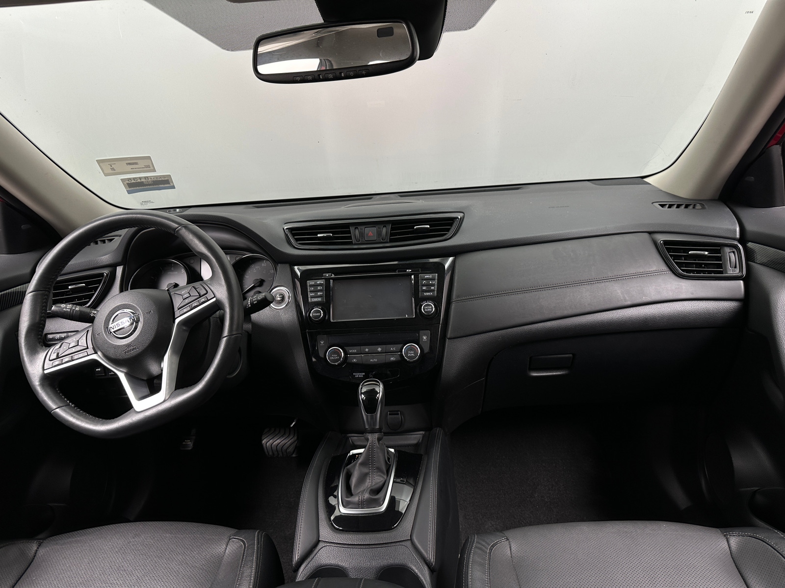 Thumbnail: 2017 Nissan Rogue - 3