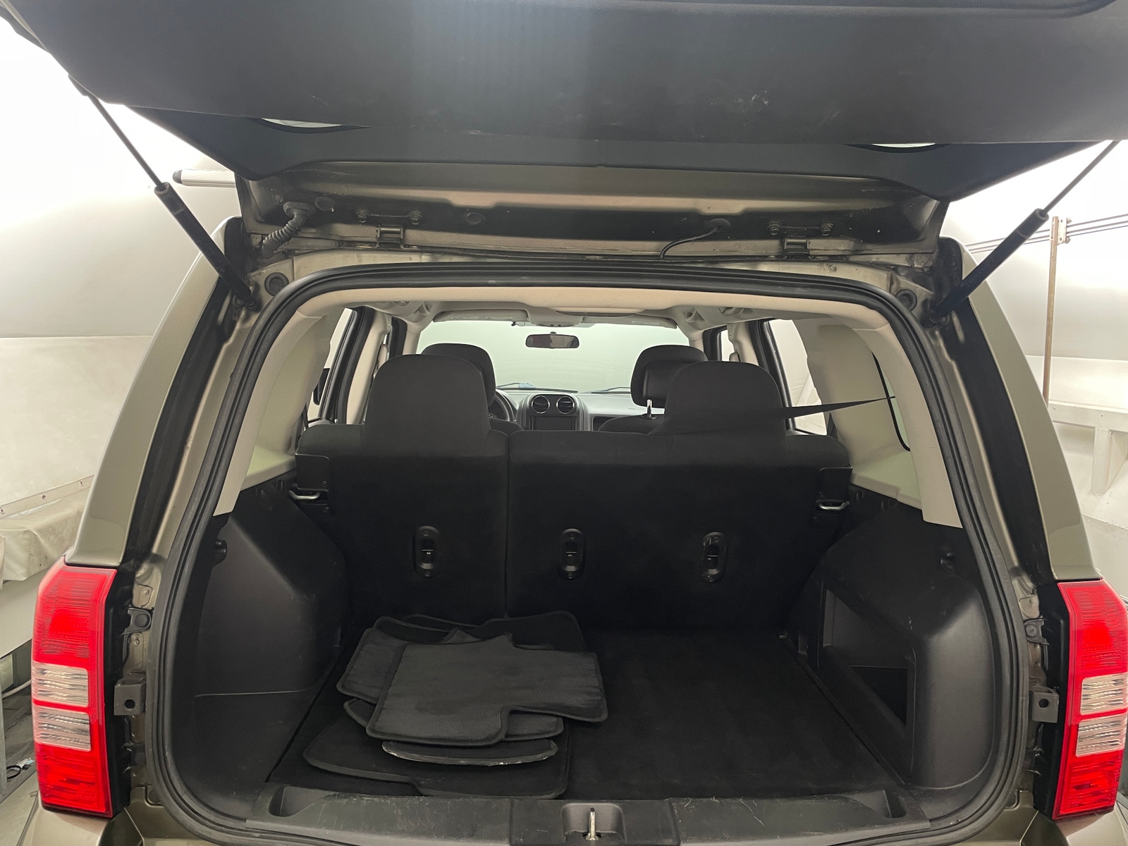 Thumbnail: 2015 Jeep Patriot - 7
