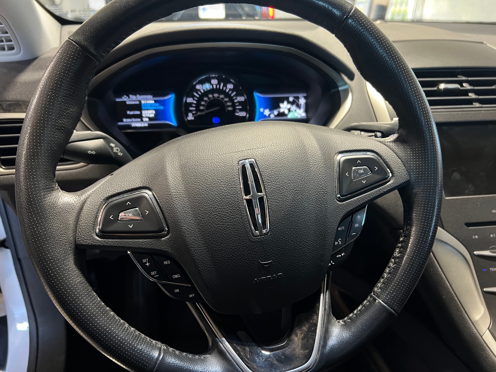 Thumbnail: 2014 Lincoln MKZ - 4