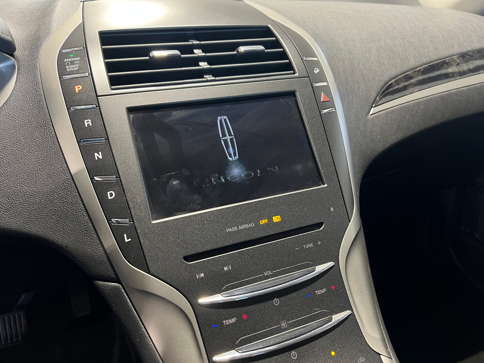 Thumbnail: 2014 Lincoln MKZ - 3