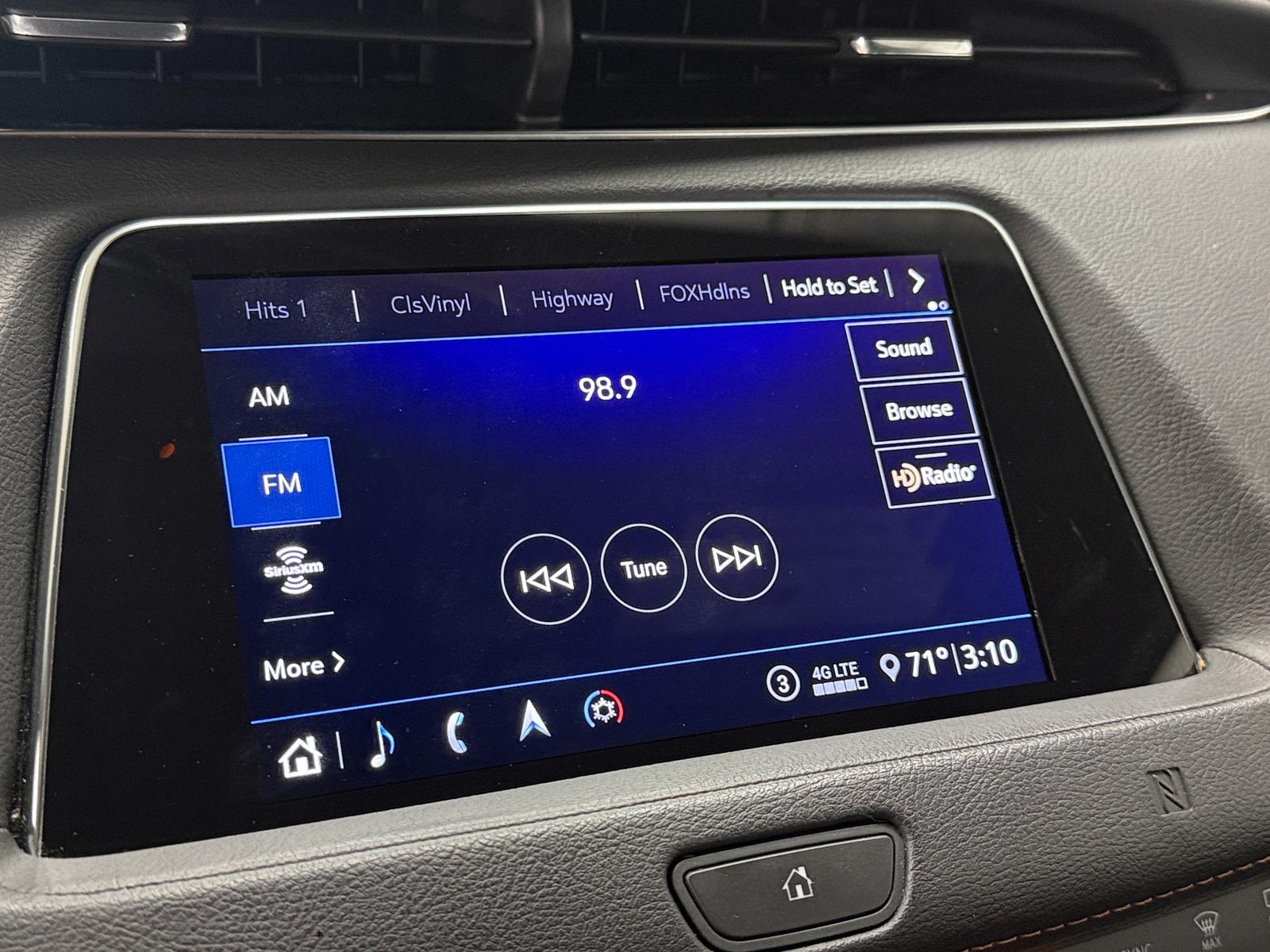 Thumbnail: 2020 Cadillac XT4 - 4