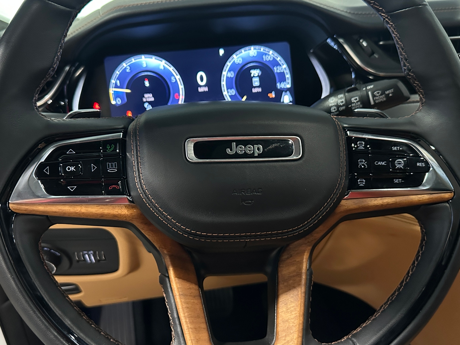 Thumbnail: 2023 Jeep Grand Cherokee L - 4