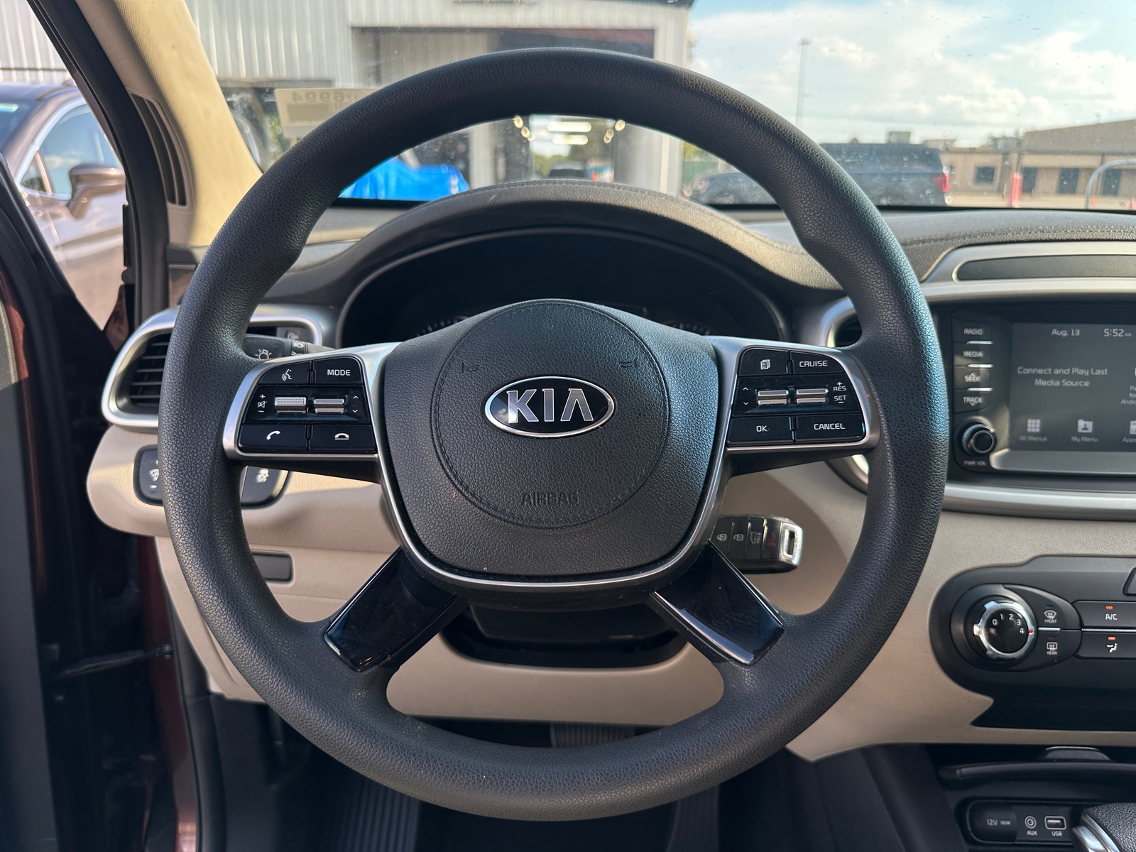 Thumbnail: 2019 Kia Sorento - 5