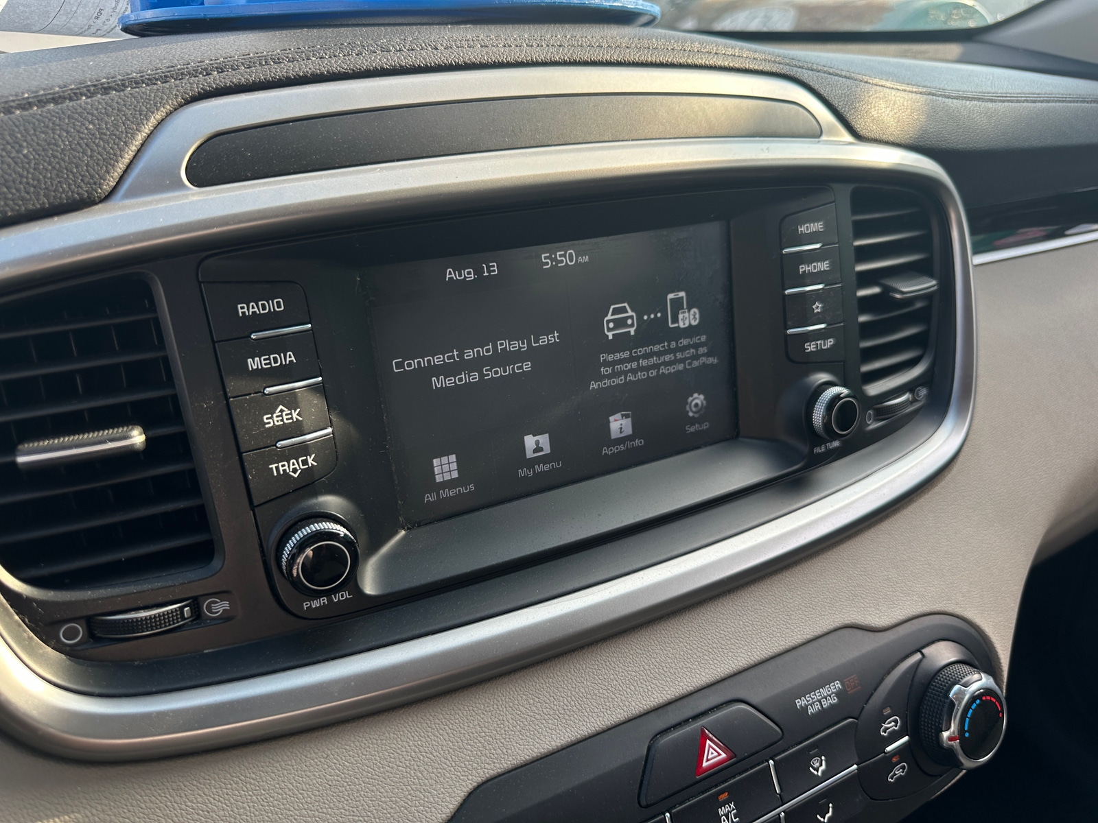 Thumbnail: 2019 Kia Sorento - 4