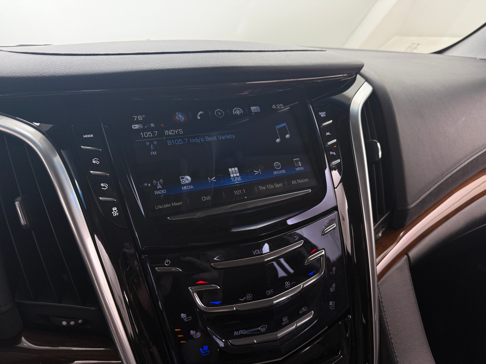 Thumbnail: 2020 Cadillac Escalade - 3