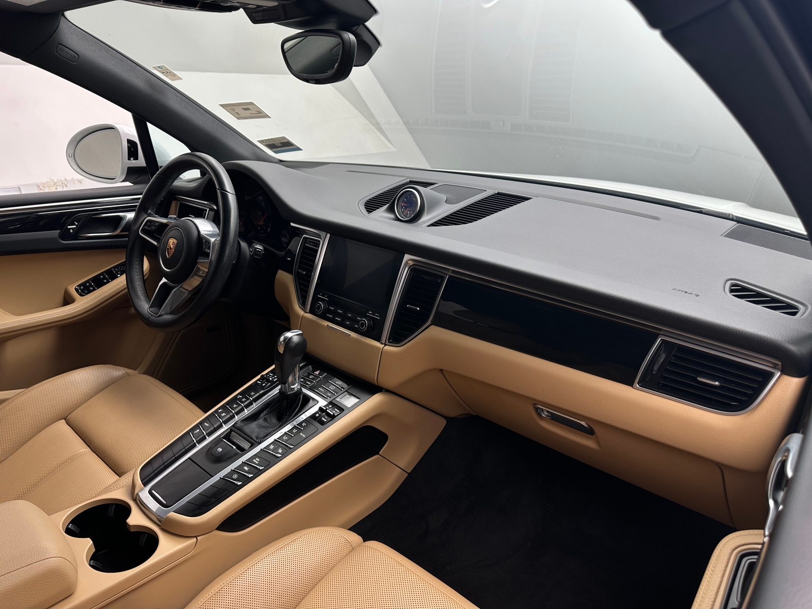 Thumbnail: 2018 Porsche Macan - 2
