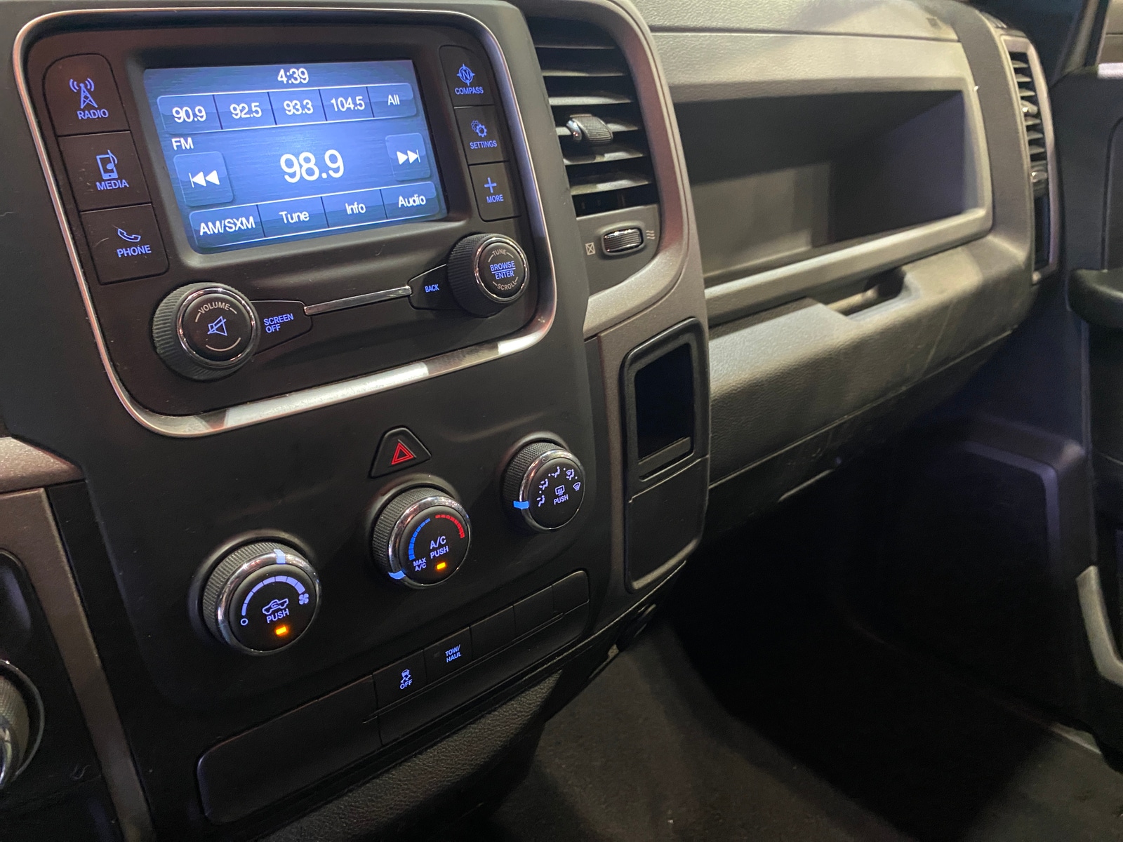 Thumbnail: 2019 RAM 1500 Classic - 4