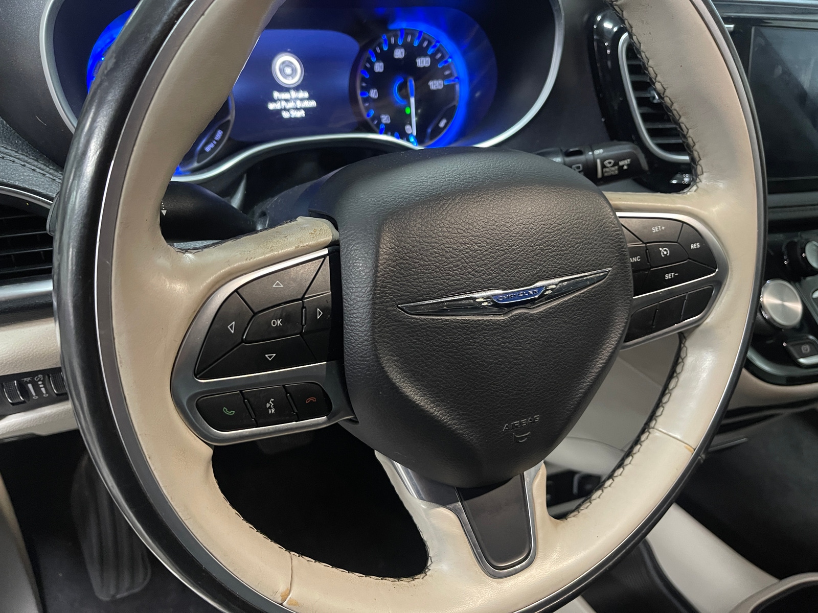 Thumbnail: 2020 Chrysler Pacifica - 4