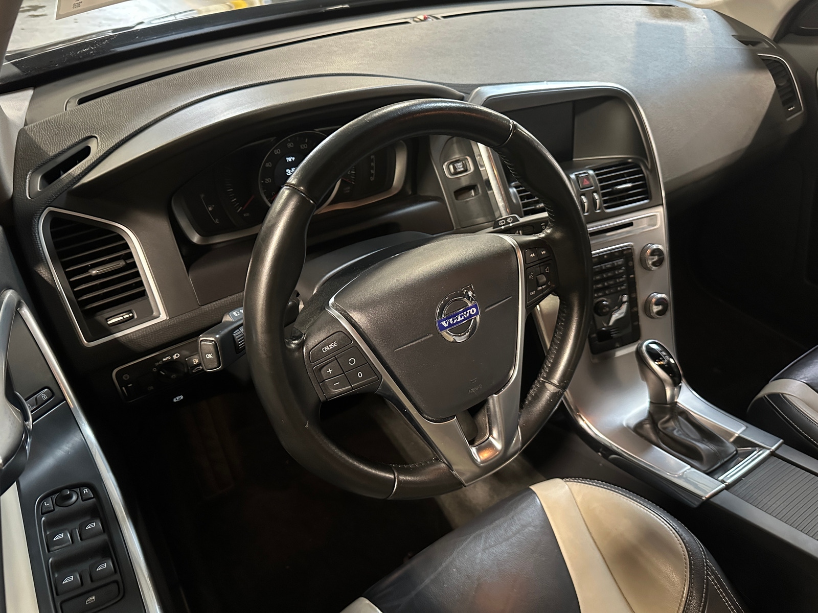 Thumbnail: 2017 Volvo XC60 - 2