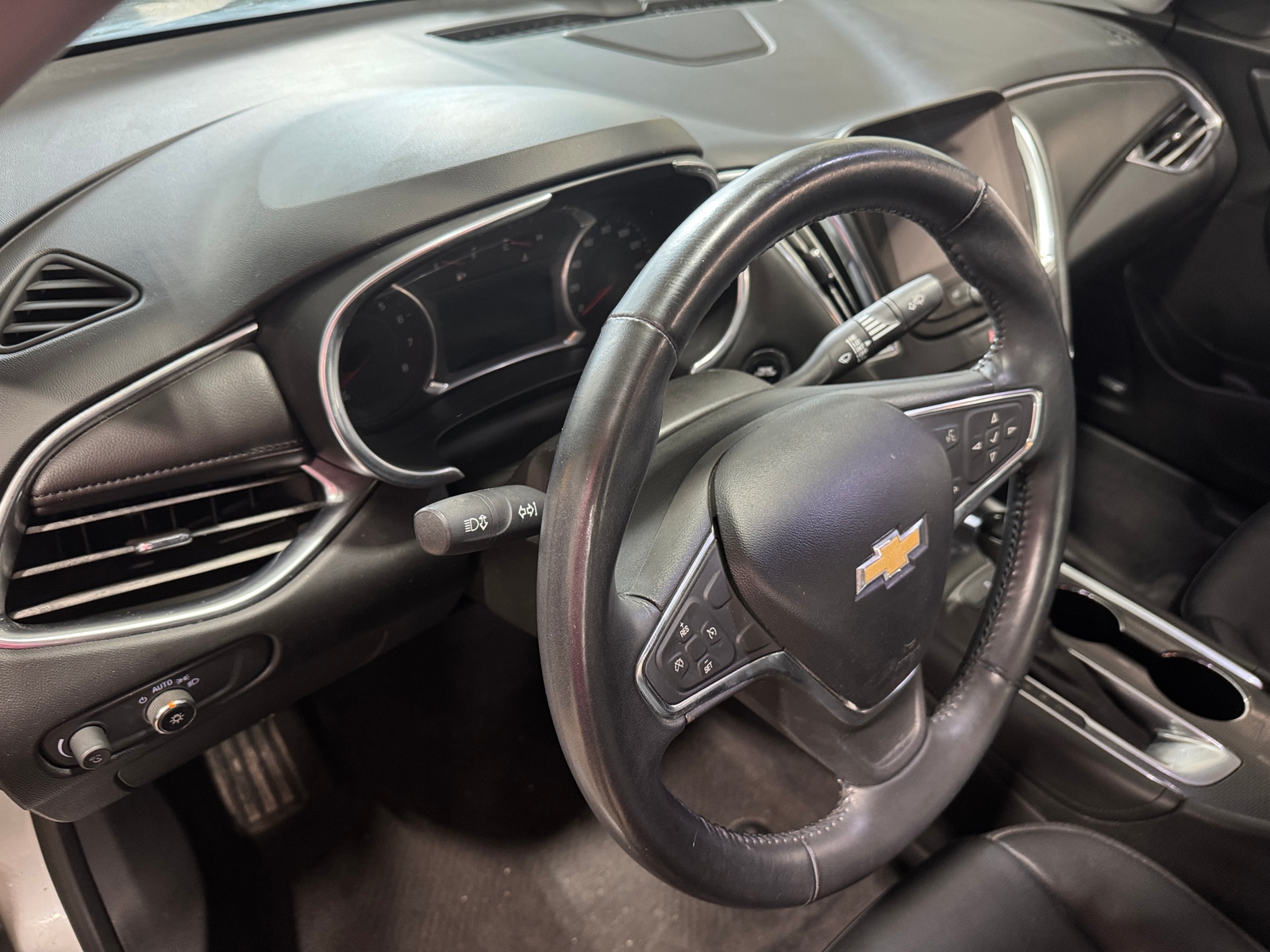 Thumbnail: 2017 Chevrolet Malibu - 3