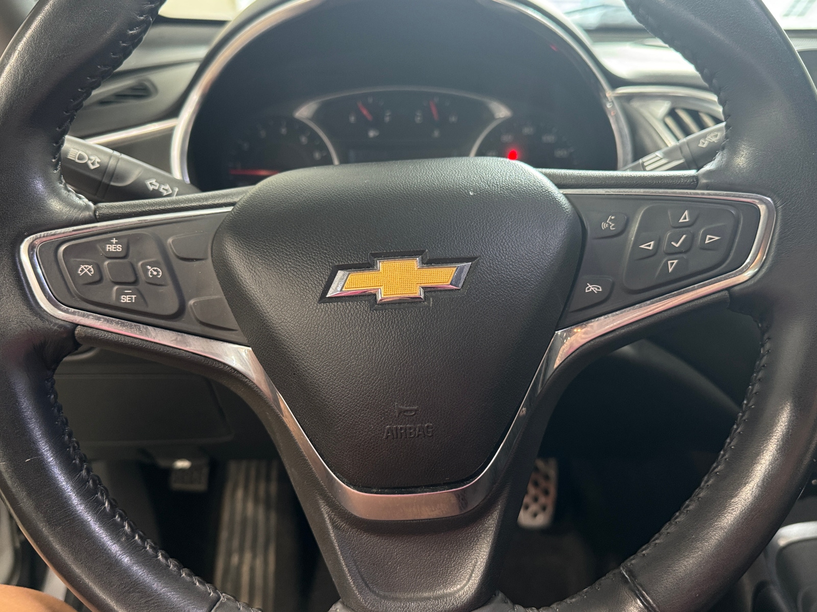 Thumbnail: 2017 Chevrolet Malibu - 5