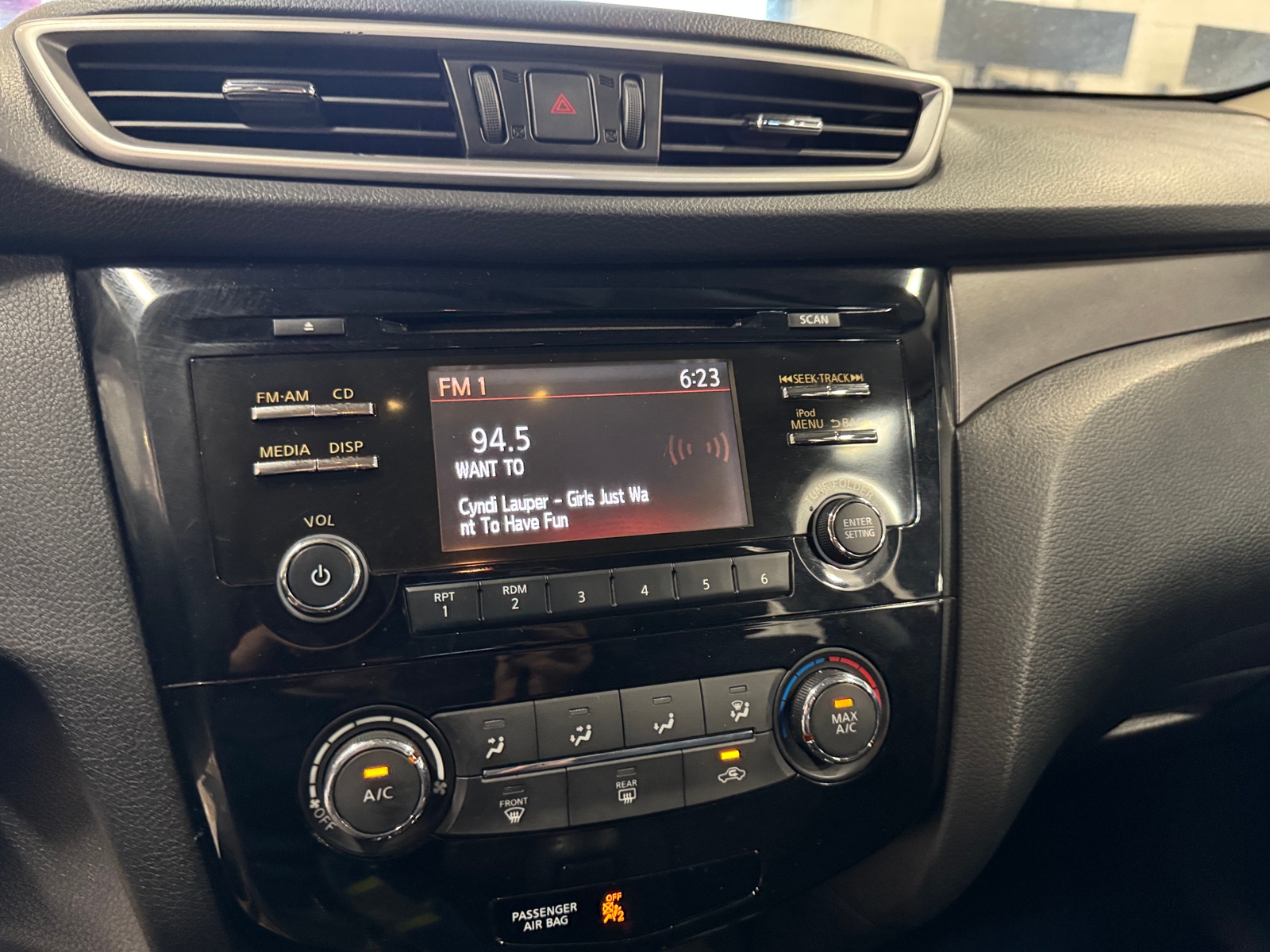 Thumbnail: 2014 Nissan Rogue - 4