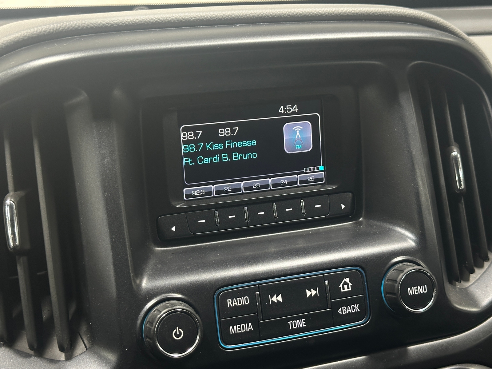 Thumbnail: 2016 Chevrolet Colorado - 3