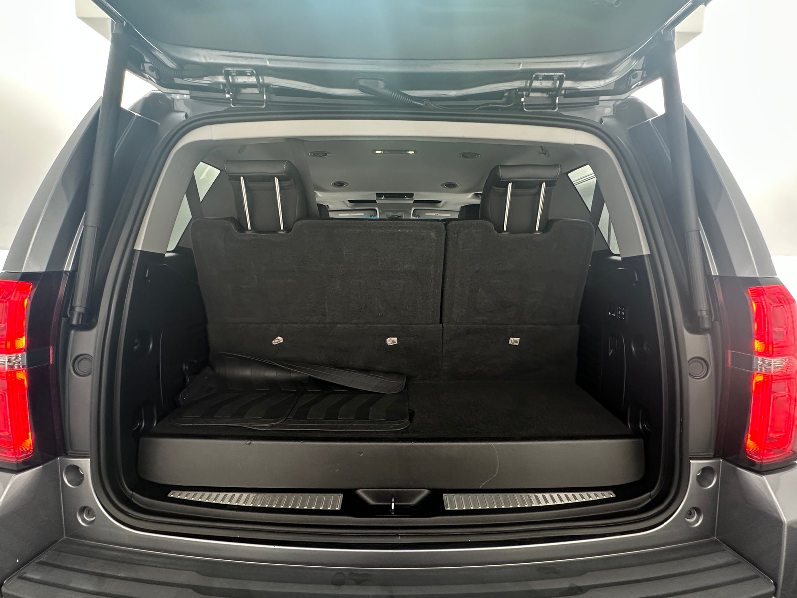 Thumbnail: 2019 Chevrolet Tahoe - 6