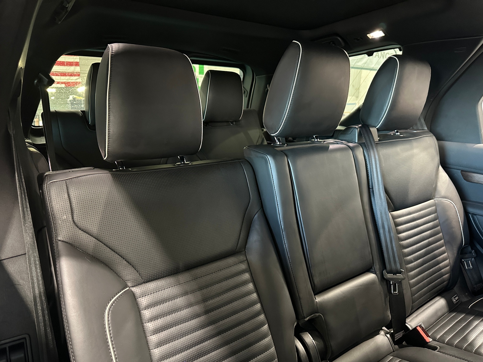 Thumbnail: 2019 Land Rover Discovery - 5