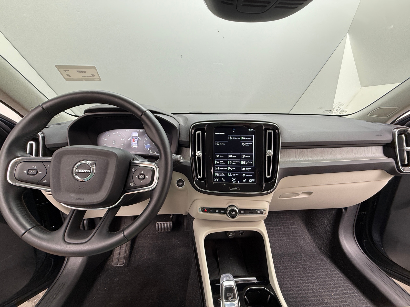 Thumbnail: 2021 Volvo XC40 - 2