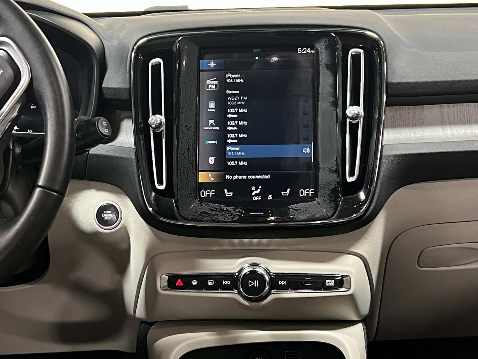 Thumbnail: 2021 Volvo XC40 - 3