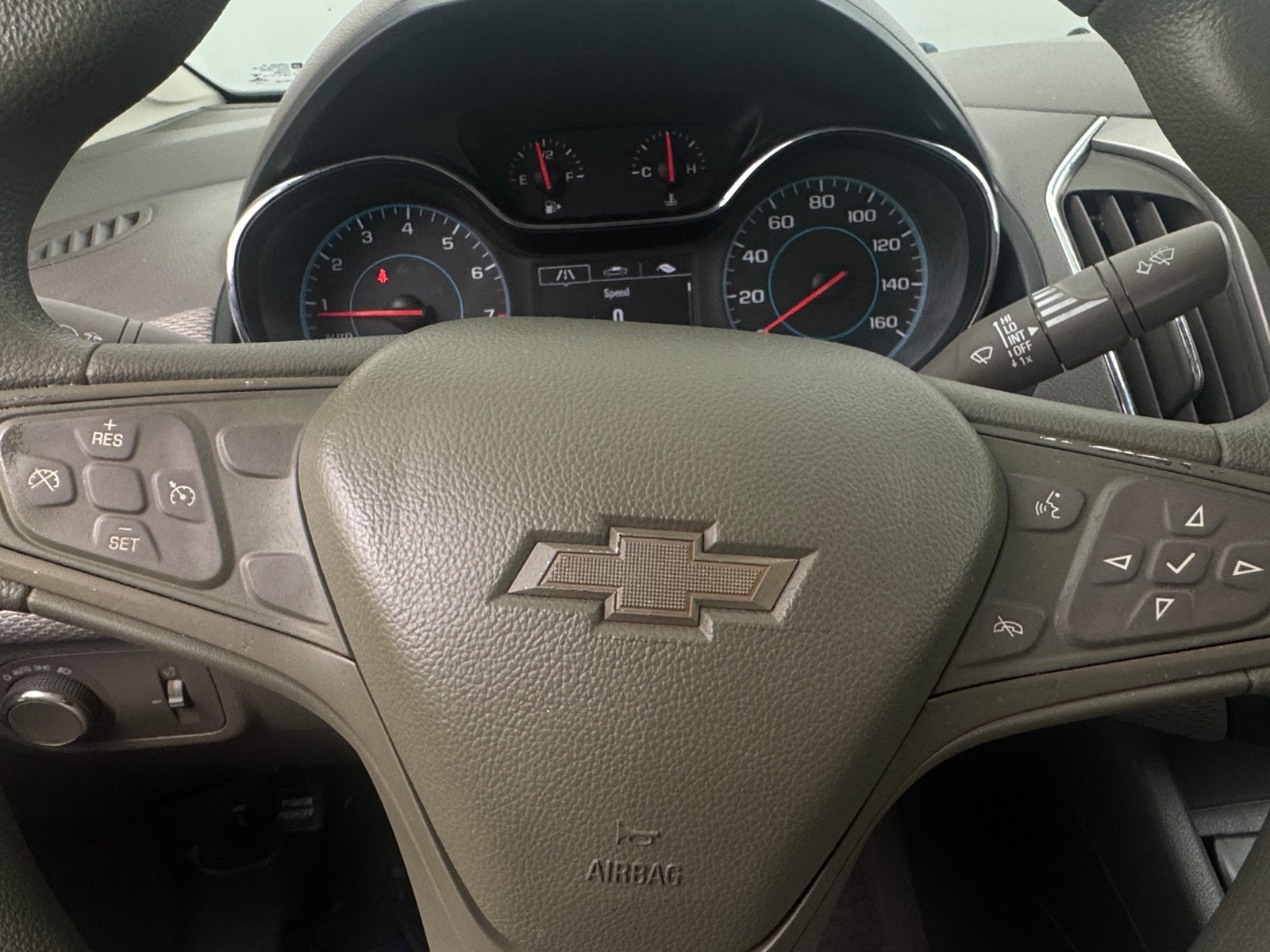 Thumbnail: 2018 Chevrolet Cruze - 5
