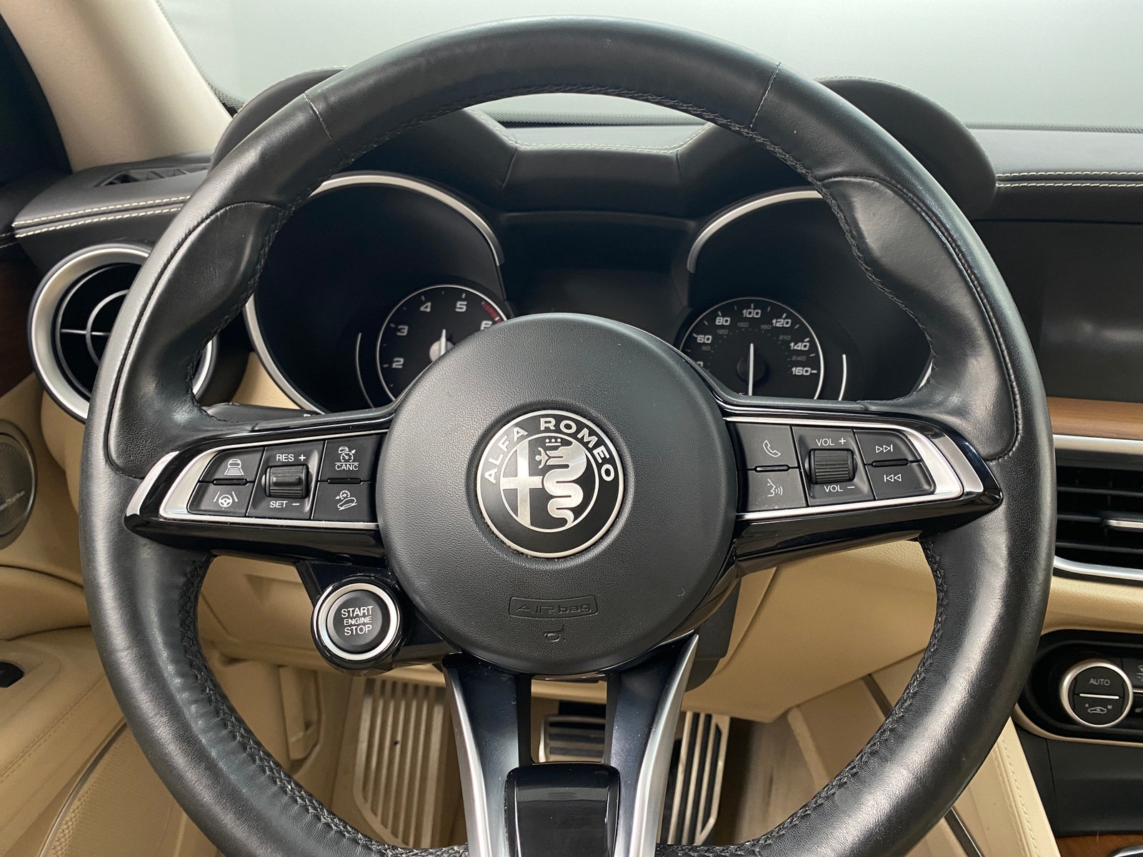 Thumbnail: 2021 Alfa Romeo Stelvio - 4