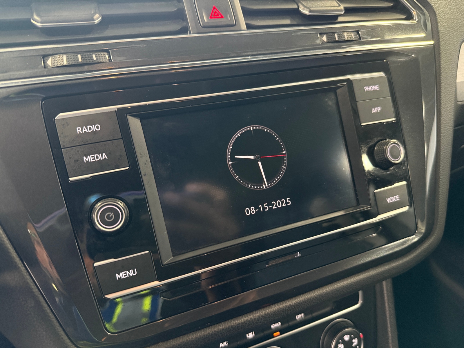 Thumbnail: 2021 Volkswagen Tiguan - 4