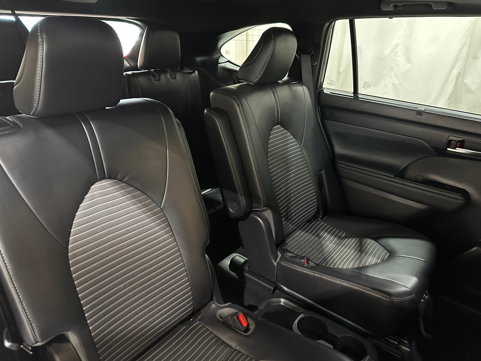Thumbnail: 2022 Toyota Highlander - 5