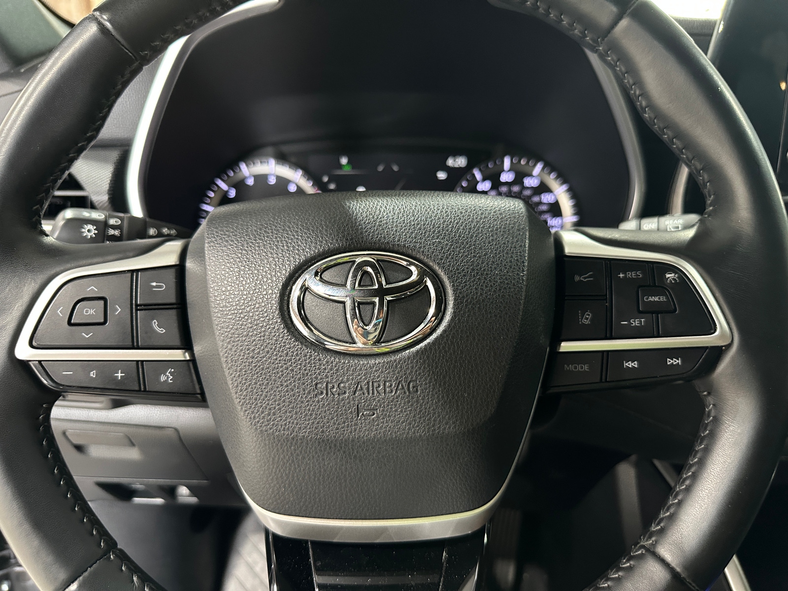 Thumbnail: 2022 Toyota Highlander - 4