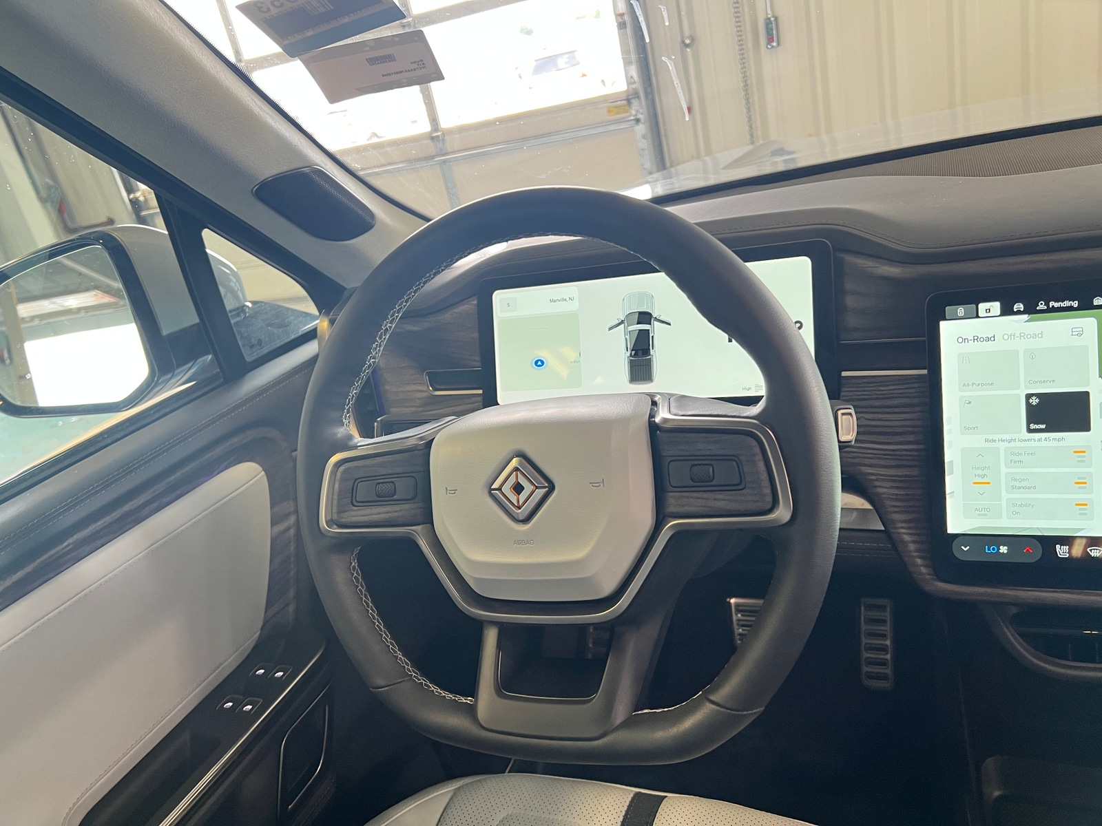Thumbnail: 2022 Rivian R1T - 3