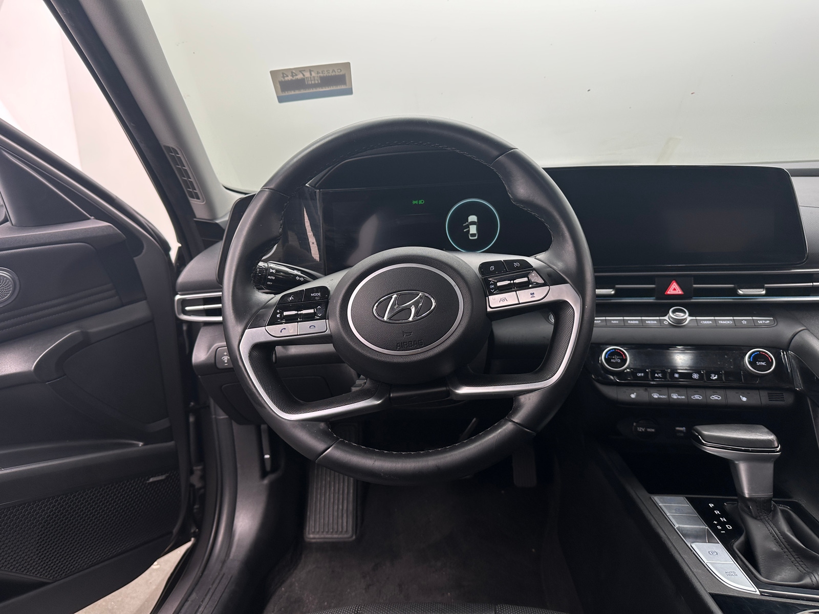 Thumbnail: 2022 Hyundai Elantra - 4
