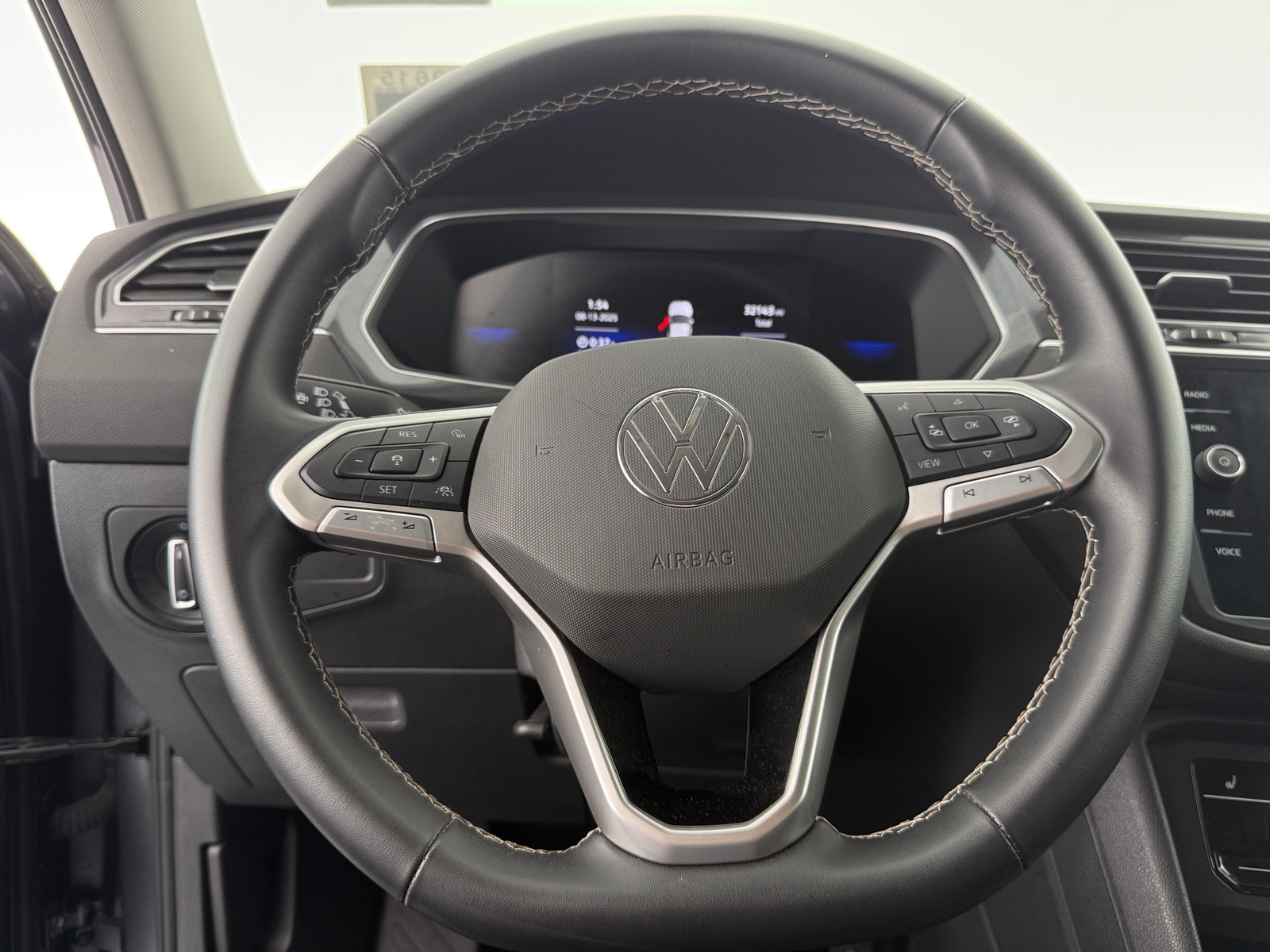 Thumbnail: 2024 Volkswagen Tiguan - 4