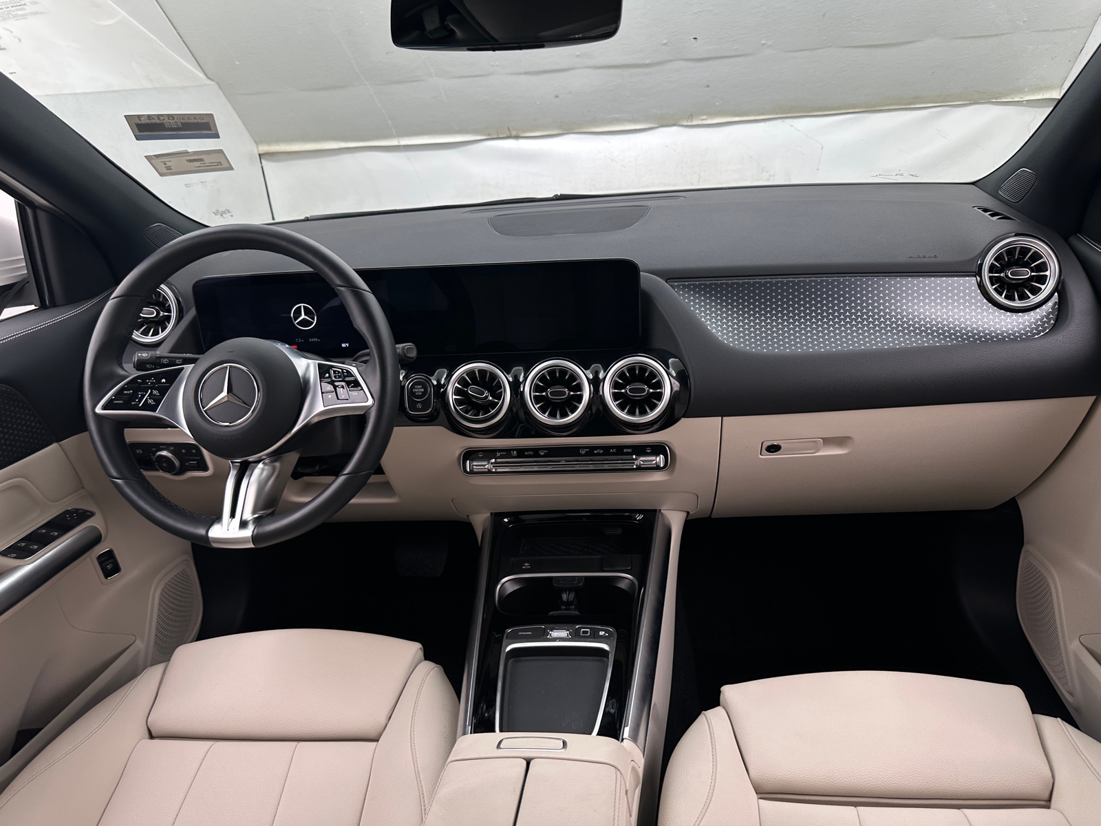 Thumbnail: 2025 Mercedes-Benz GLA - 2