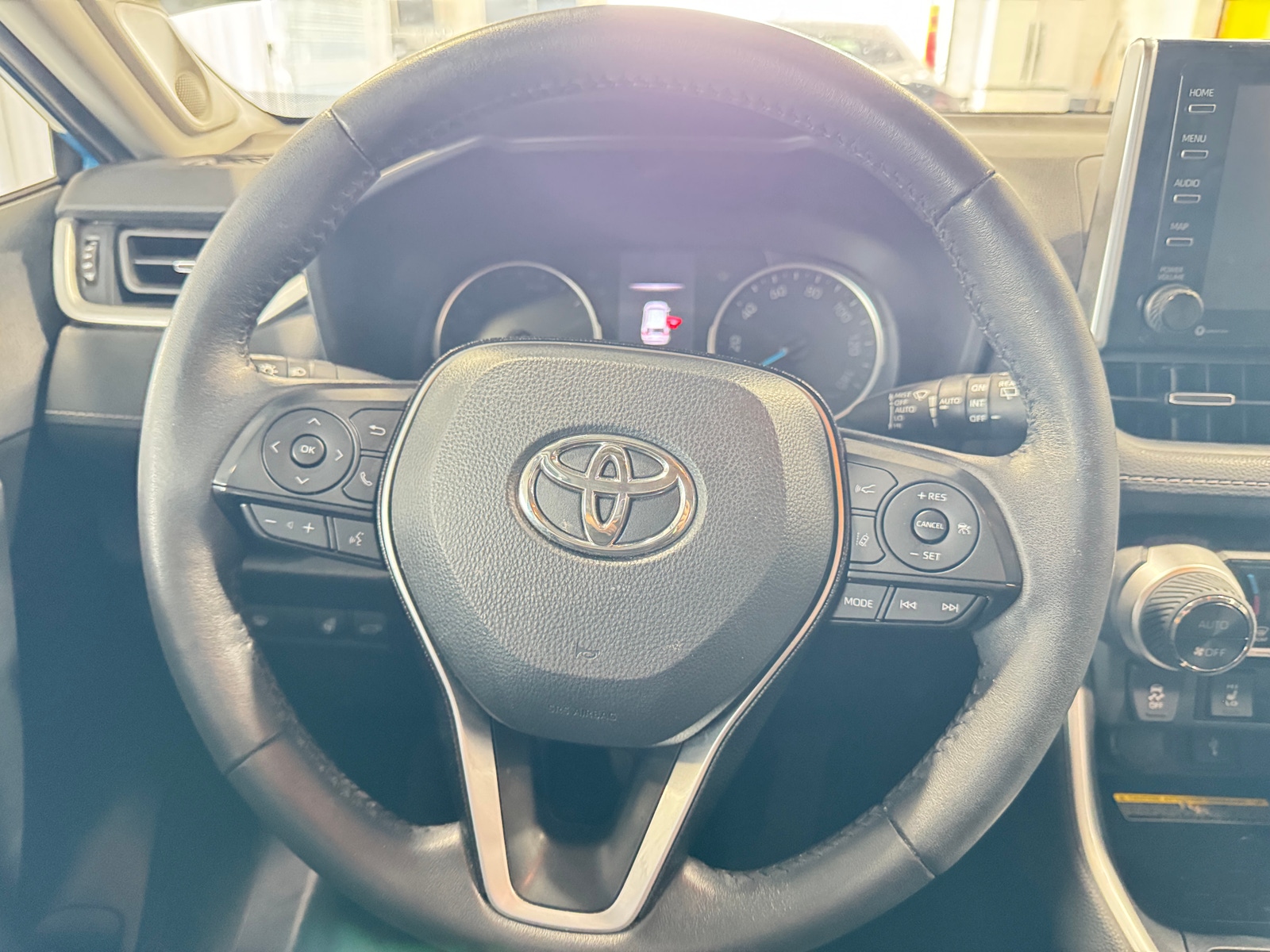 Thumbnail: 2021 Toyota RAV4 - 4