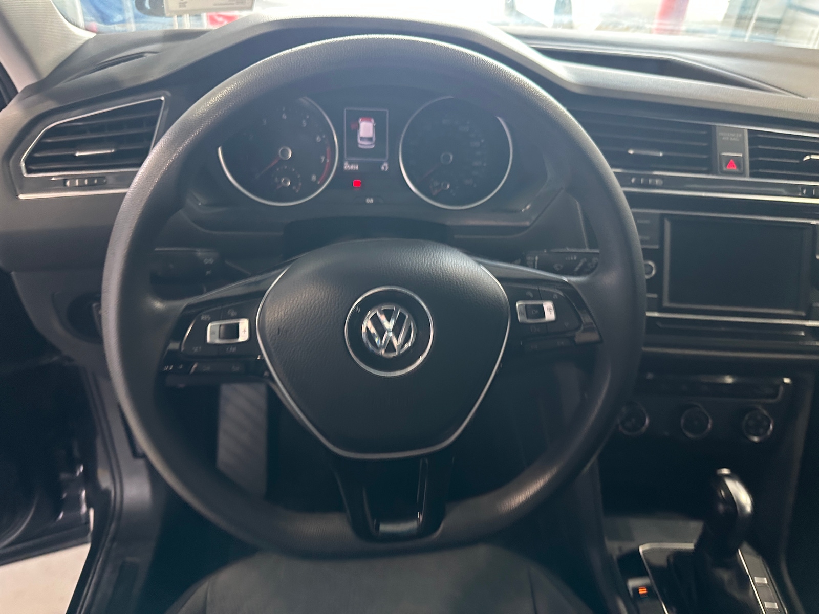 Thumbnail: 2018 Volkswagen Tiguan - 5