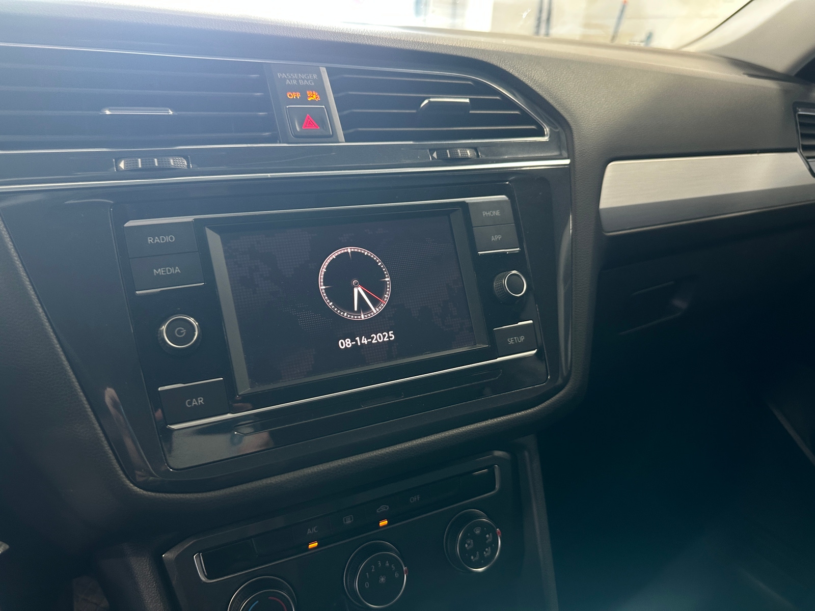 Thumbnail: 2018 Volkswagen Tiguan - 4