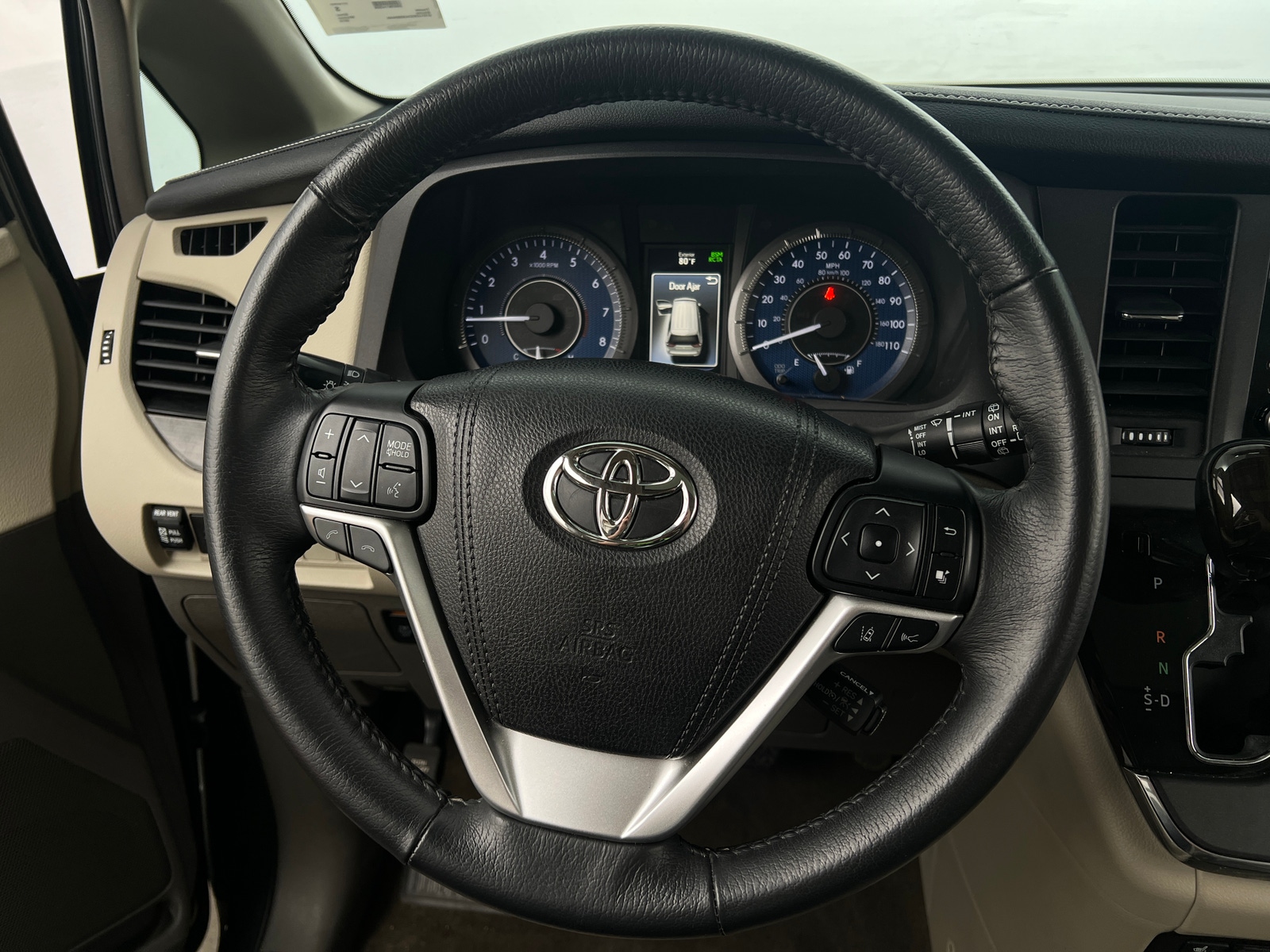 Thumbnail: 2018 Toyota Sienna - 4