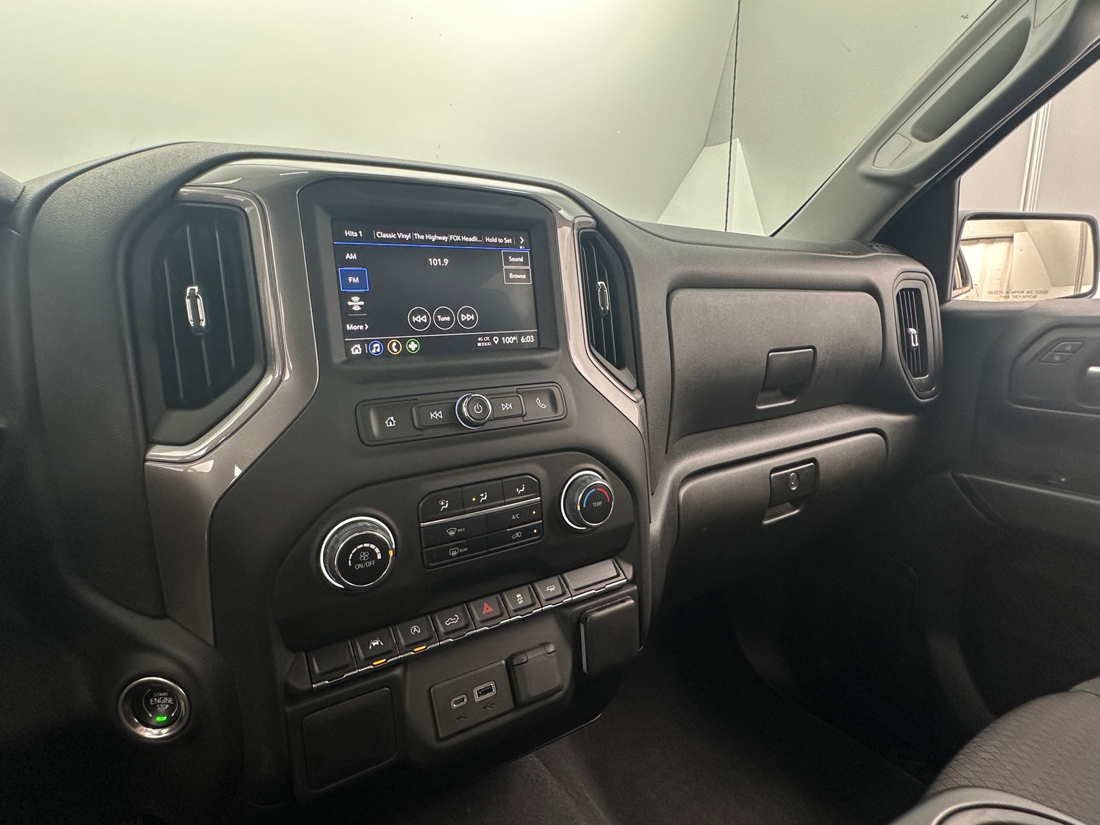 Thumbnail: 2024 Chevrolet Silverado 1500 - 4